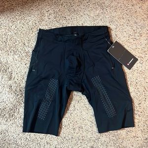 Lululemon Vital drive tight short 10”